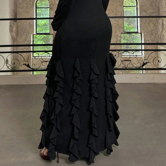 Black Elegant Women's Plus Size Sexy Design Scoop Neck Maxi A-Line Dress - Picture 6 of 8